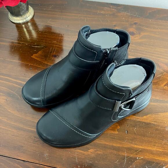 Clarks Women's Collection Black Leather Ellowyn Strap Boots Size 6 New - Picture 6 of 13